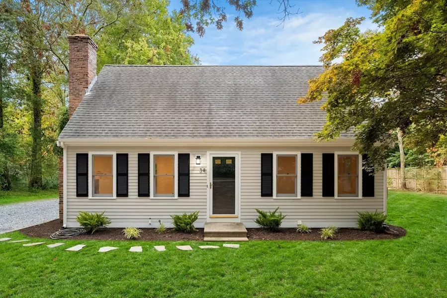 34 Saddleback Rd, Mashpee, MA 02649