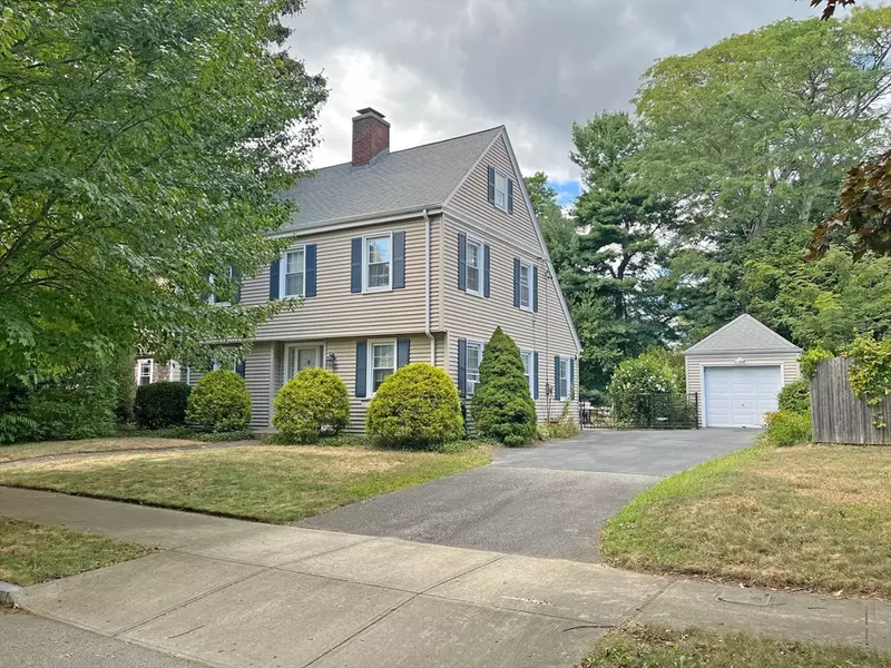17 Grove St, New Bedford, MA 02740