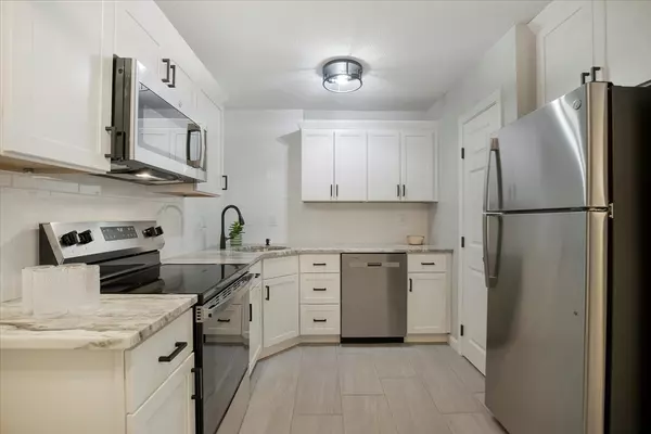 Plymouth, MA 02360,2 Chapel Hill Dr #7