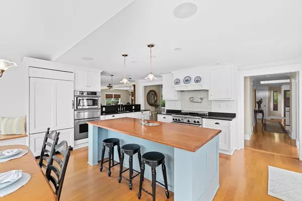 Milton, MA 02186,218 Woodland Rd