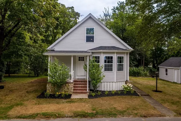 17 Norfolk Ave, Dartmouth, MA 02747