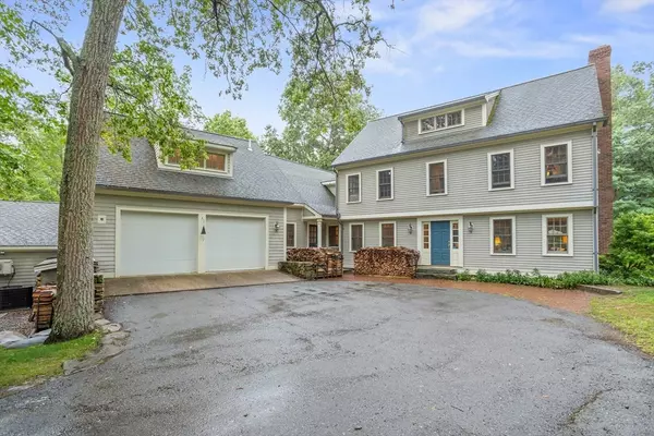 Dunstable, MA 01827,46 Oak St