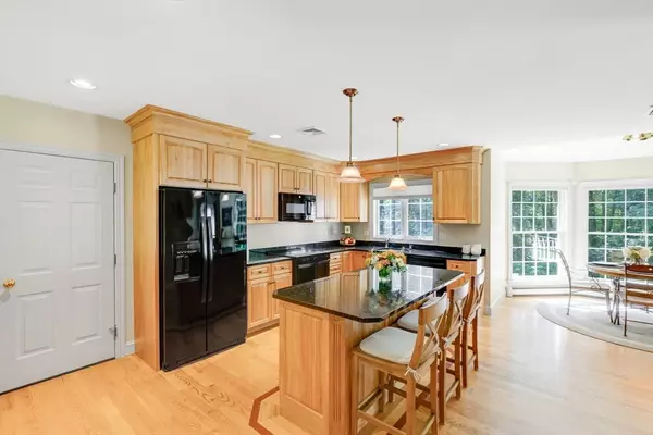 Ipswich, MA 01938,2 Hickory Ln