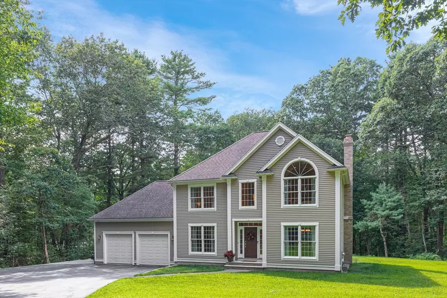 2 Hickory Ln, Ipswich, MA 01938