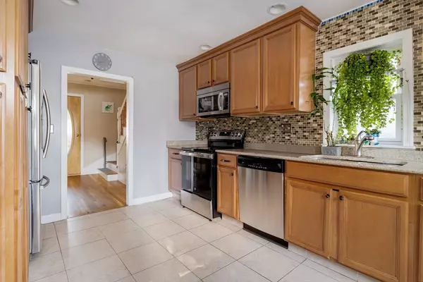 Revere, MA 02151,10 Elwood Pl