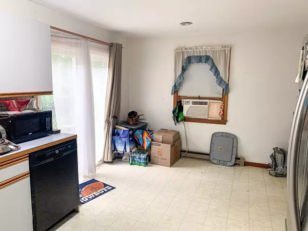 Montague, MA 01351,240 Federal St #240