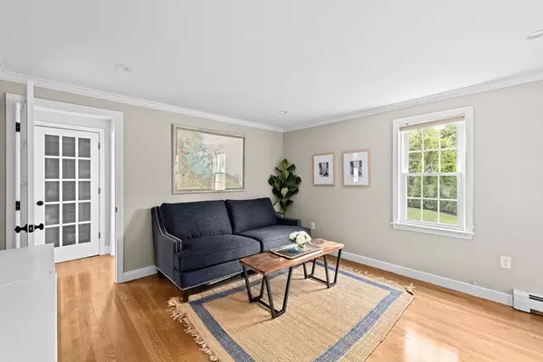 Hingham, MA 02043,3 Village Ln