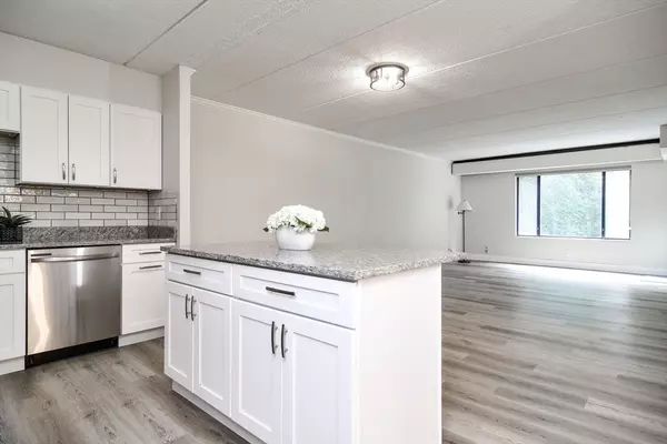 Framingham, MA 01702,1500 Worcester Road #215