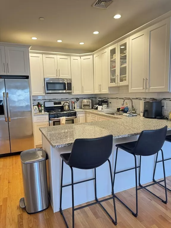 Boston, MA 02127,387 W Broadway #4