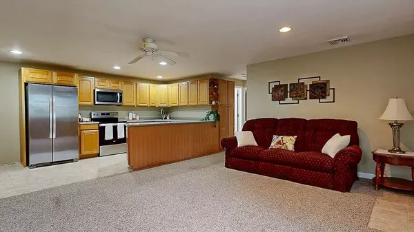 Holden, MA 01520,18 Short St
