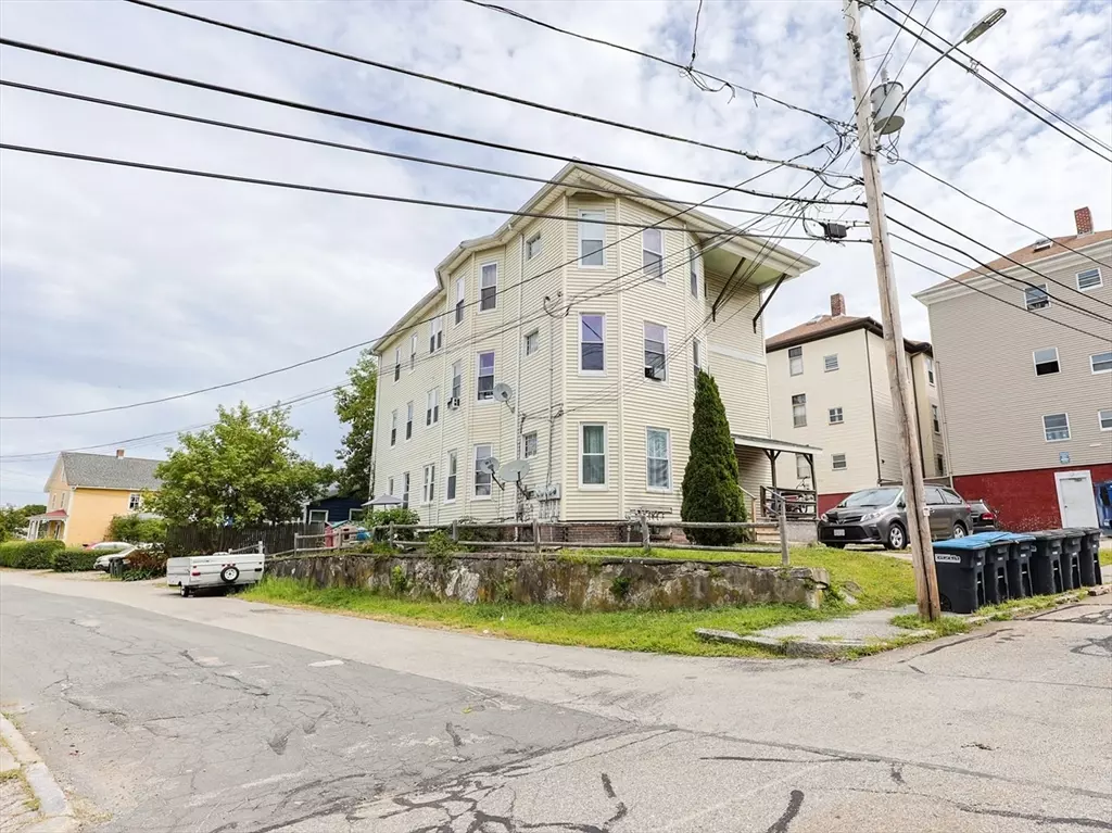 Webster, MA 01570,3 Hill St