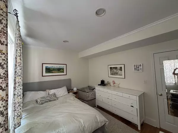 Boston, MA 02108,22 River St #3