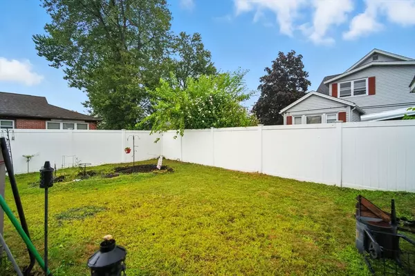 Chicopee, MA 01020,10-12 Rivest Ct