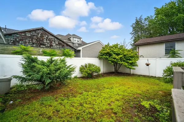 Chicopee, MA 01020,10-12 Rivest Ct