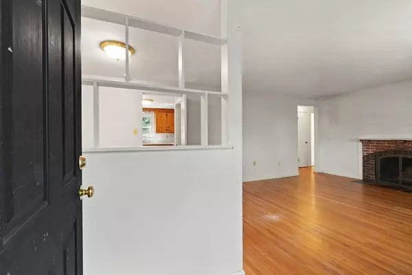 Lexington, MA 02421,24 Rockville Ave