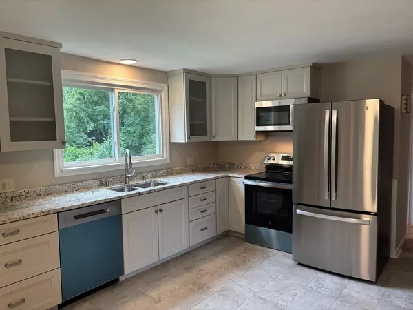 East Longmeadow, MA 01028,285 Allen St