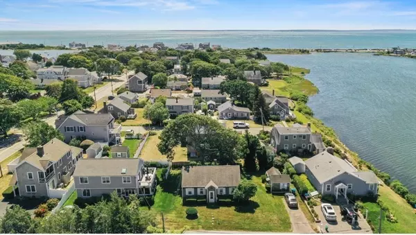 Falmouth, MA 02536,5 Massasoit Street
