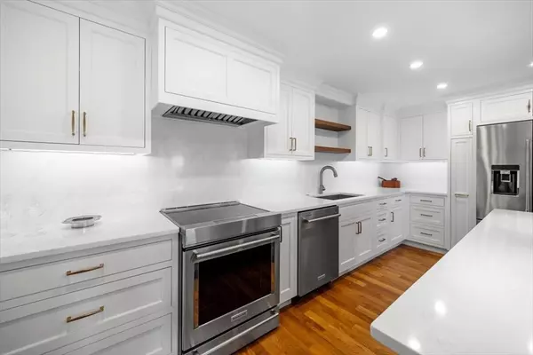 Quincy, MA 02171,2001 Marina Dr #608