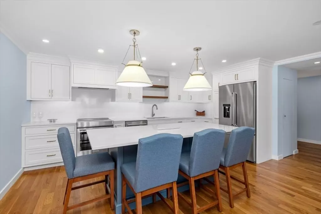 Quincy, MA 02171,2001 Marina Dr #608