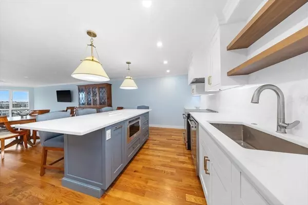 Quincy, MA 02171,2001 Marina Dr #608