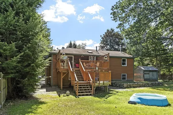 Townsend, MA 01469,2 Tamarack Ln