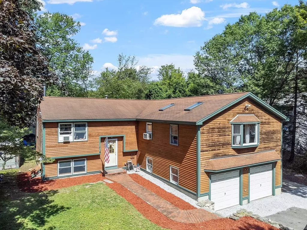 Townsend, MA 01469,2 Tamarack Ln