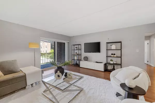 Boston, MA 02467,50-56 Broadlawn Park #221