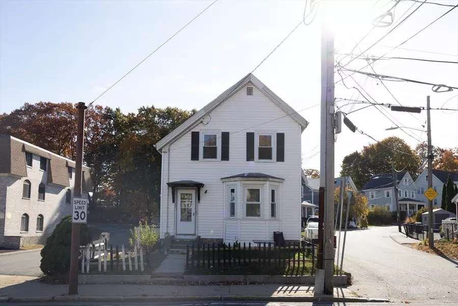 108 High St, Dedham, MA 02026