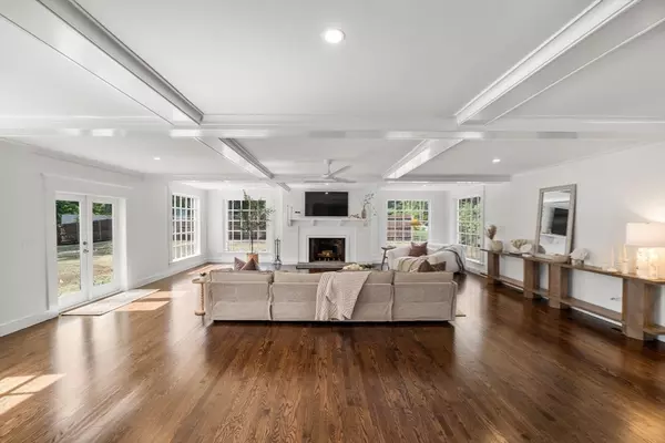 Duxbury, MA 02332,124 Evergreen St.