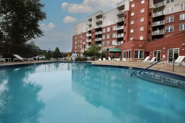 Middleton, MA 01949,36 Village Rd #608