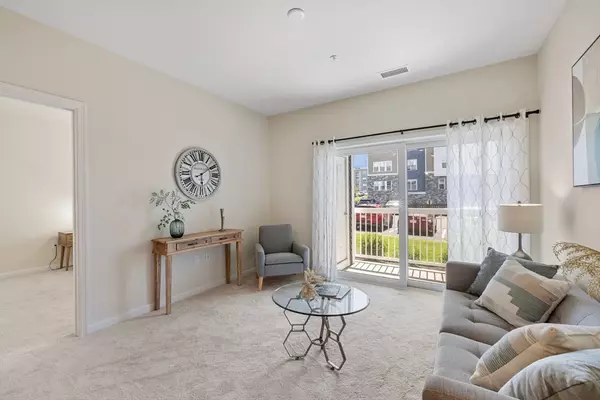 Woburn, MA 01801,2 Stratton Dr #102