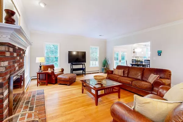 Medfield, MA 02052,18 Birch Ln