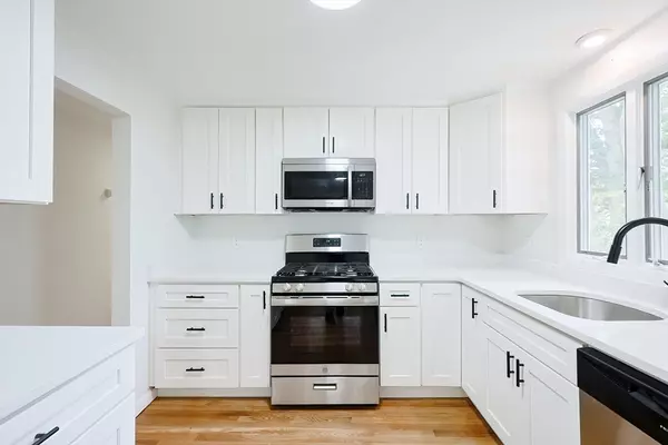 Bellingham, MA 02019,6 Lisa Ann Dr