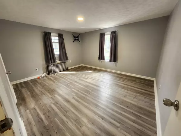 Leicester, MA 01542,20 Carleton Road