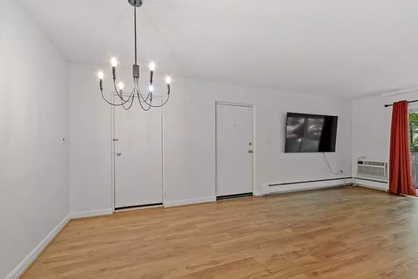 Andover, MA 01810,11 Crescent Drive #8