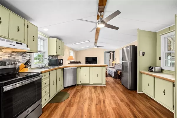 Sturbridge, MA 01566,126 Pine Ave