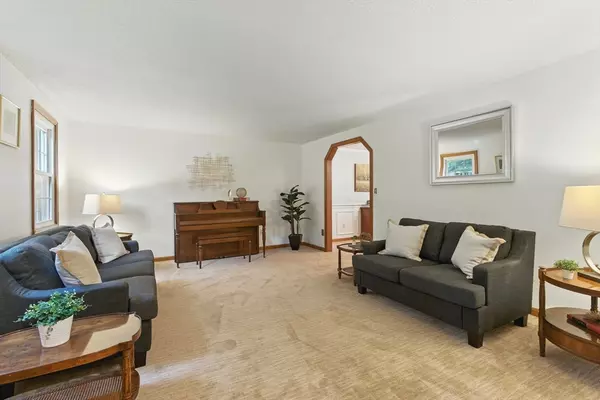 Andover, MA 01810,9 Ellsworth Rd