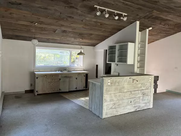 Tisbury, MA 02568,10 Putnam Way