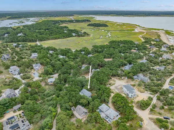 Wellfleet, MA 02667,80 4th St