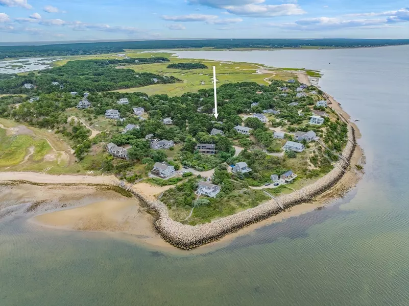 80 4th St, Wellfleet, MA 02667