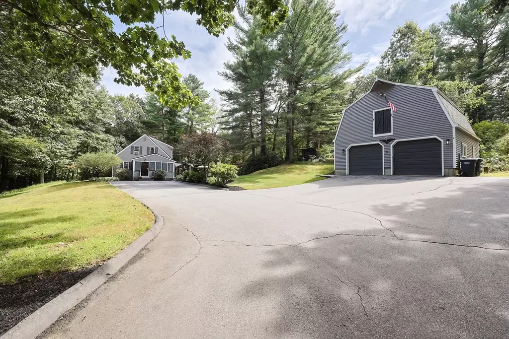 Charlton, MA 01507,9 T Hall Rd