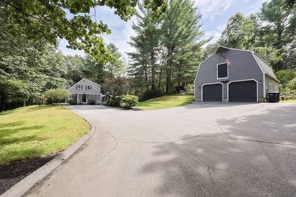 9 T Hall Rd, Charlton, MA 01507