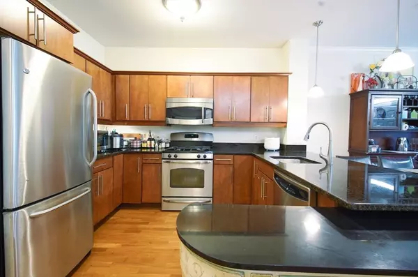 Newton, MA 02467,35 Commonwealth Ave #404