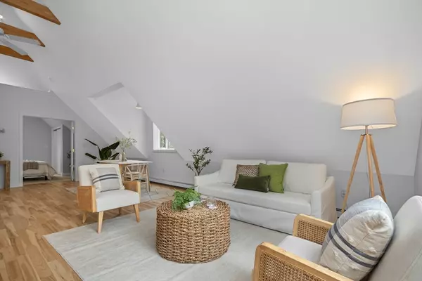 Cambridge, MA 02138,87 Holworthy St #3