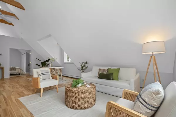 Cambridge, MA 02138,87 Holworthy St #3