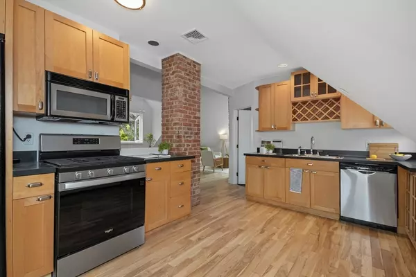 Cambridge, MA 02138,87 Holworthy St #3