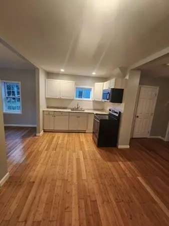 Worcester, MA 01603,10 Douglas Ct