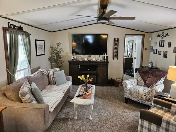 Sturbridge, MA 01566,135 Pine Avenue