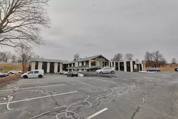 Agawam, MA 01001,584 Meadow St