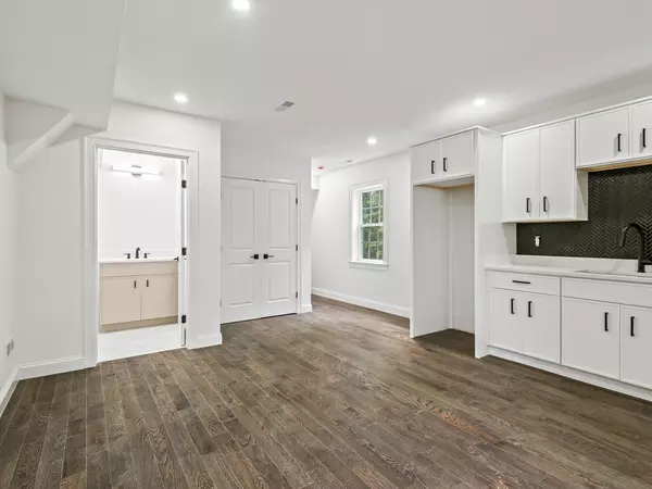 Worcester, MA 01607,422 Granite Street